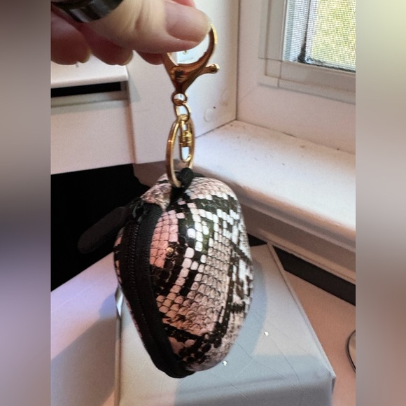 ๐ Stunning Vintage One of A Kind Ellie Rose Snake Skin Ear Buds Case ๐ - Picture 4 of 16